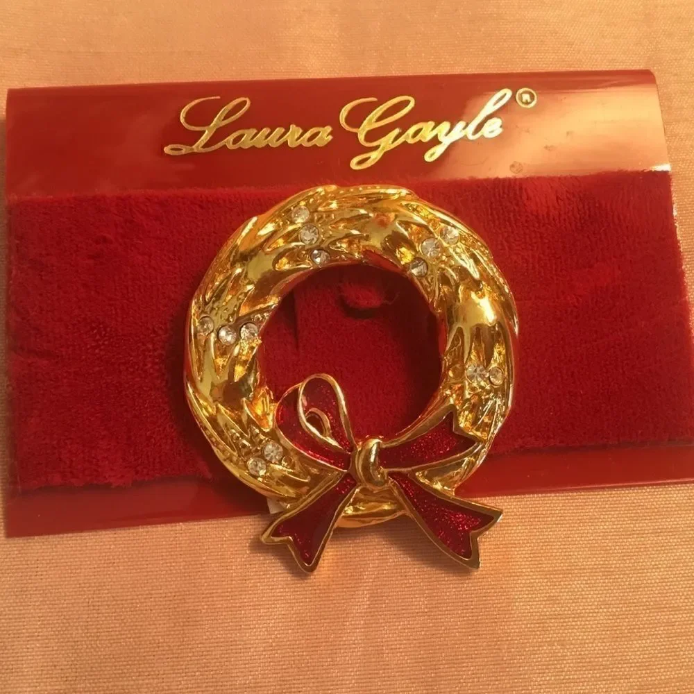 Goldtone, Crystal Enameled Bow Pin